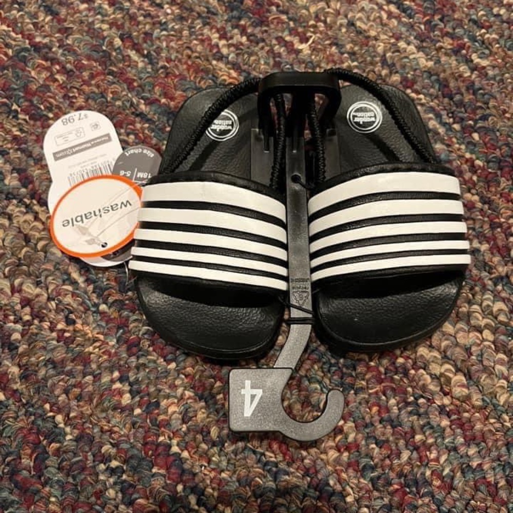 NWT toddler sandals size 4